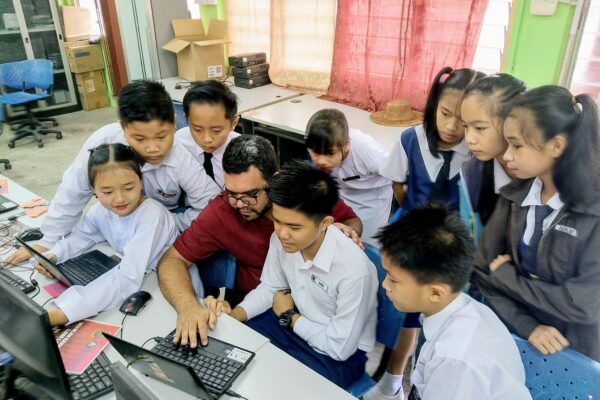 75443022_428758044733467_8563352158936760320_n